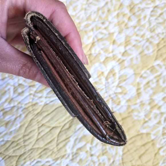 Authentic Louis Vuitton Monogram Bi-Fold - Picture 3 of 16